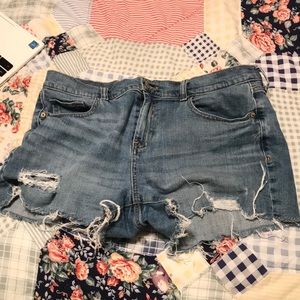 jean shorts w rips